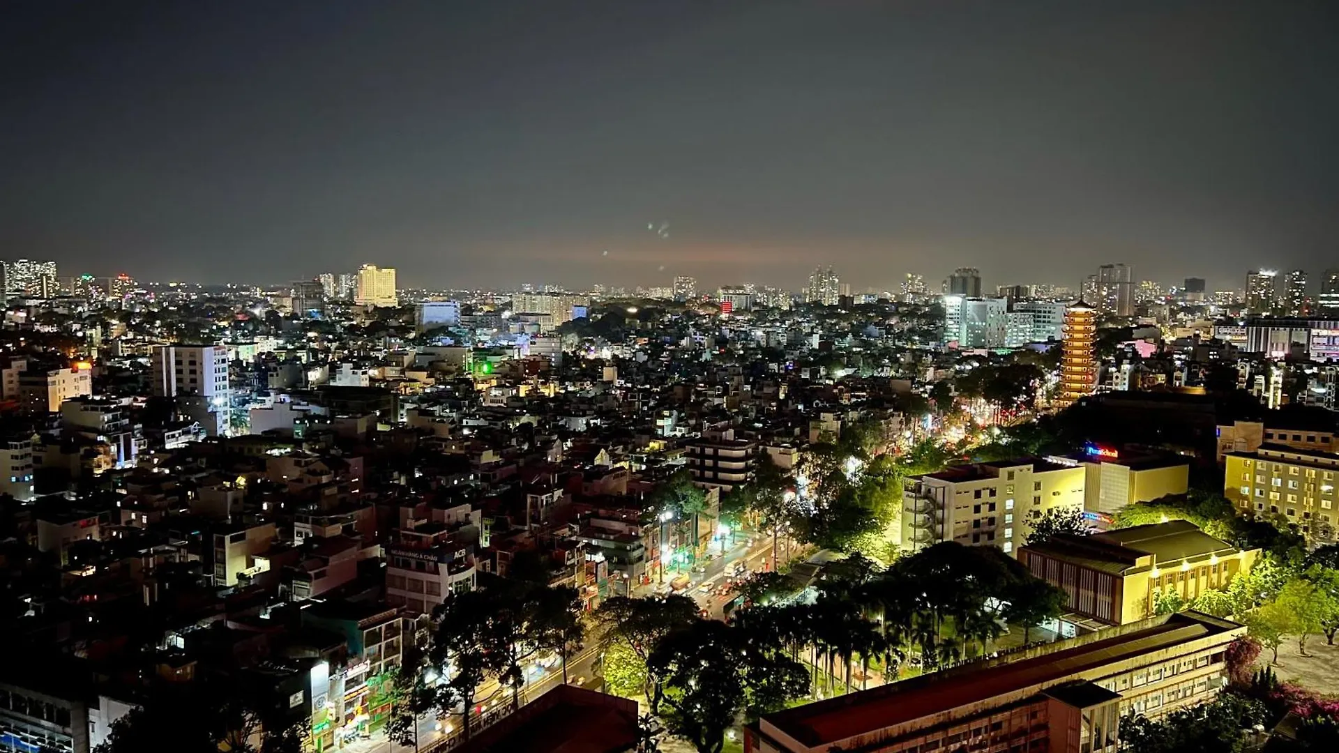 Uphoenix Home- Hado Centrosa Garden Ho Chi Minh City 0*,