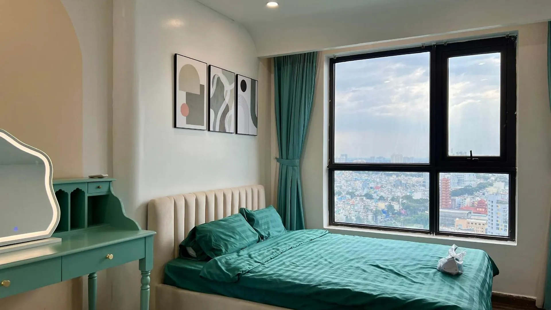 Uphoenix Home- Hado Centrosa Garden Ho Chi Minh City 0*,  Vietnam